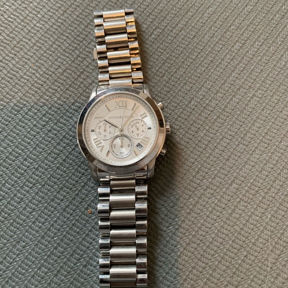 Michael kors silver watch silver tone. - Picture 1 of 7